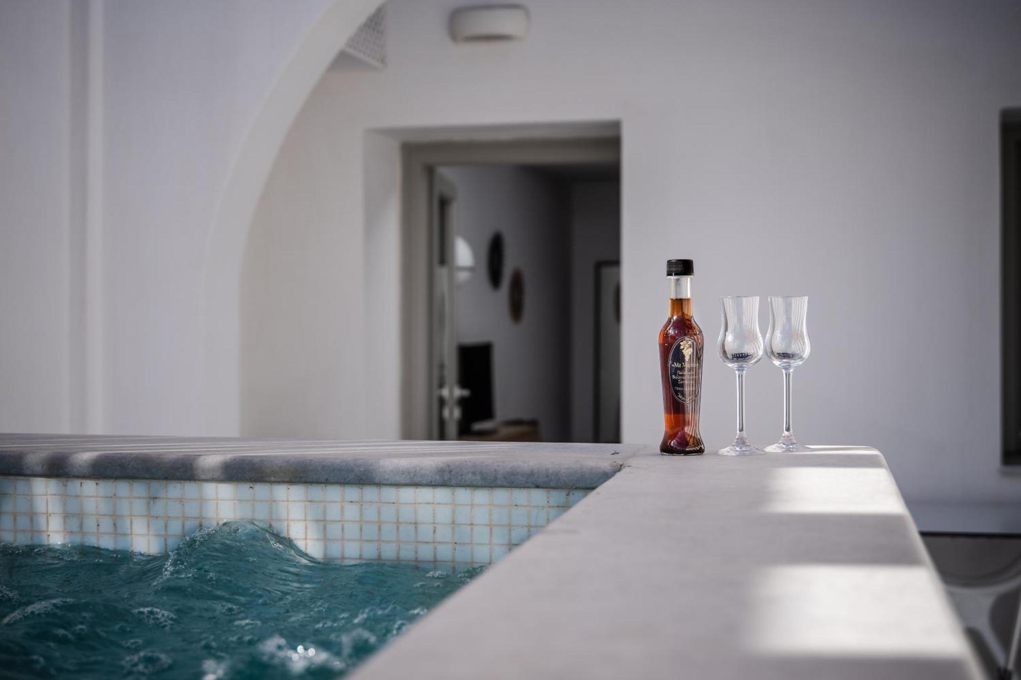 Symphony Suites Santorini Pyrgos Kallistis Номер фото